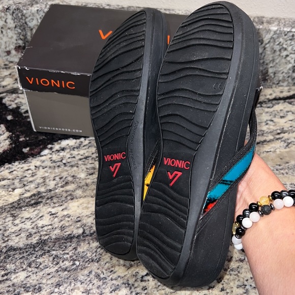 COPY - Vionic pacific high tide black floral shoes, size 9 - Picture 4 of 6